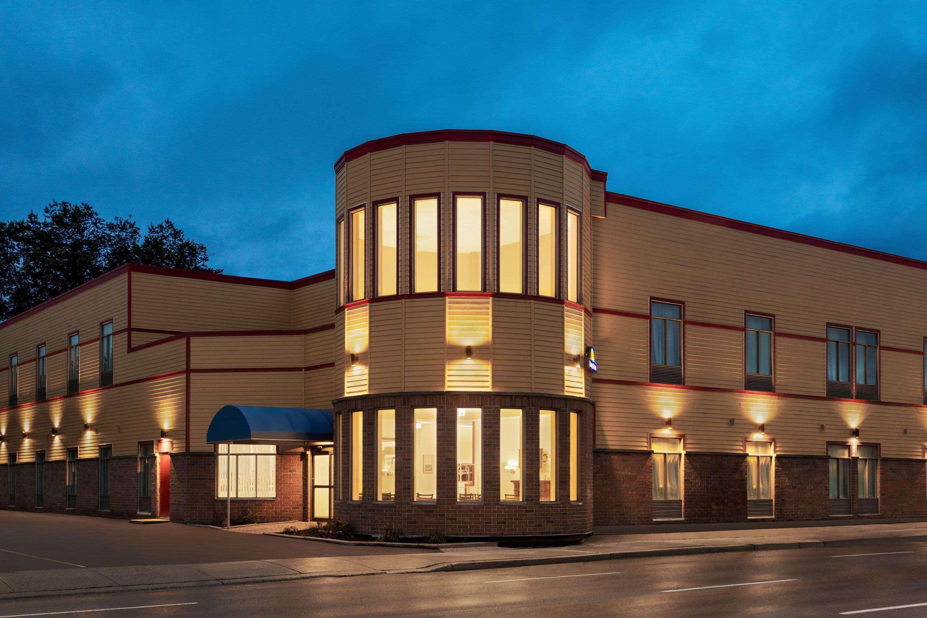 Days Inn By Wyndham Hamilton - Downtown Exteriör bild