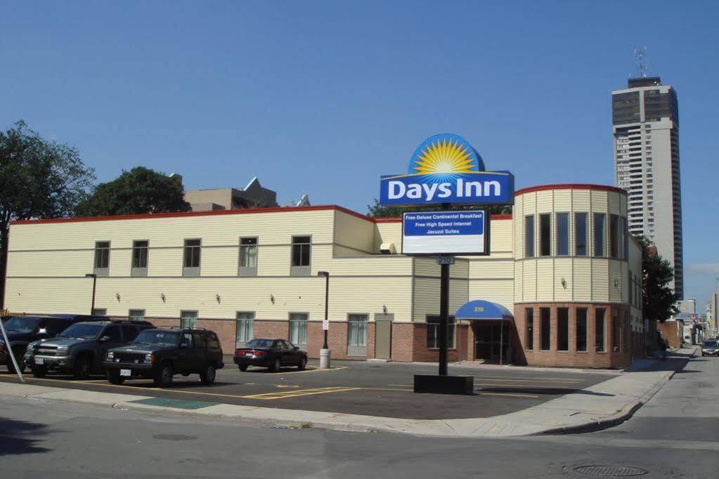 Days Inn By Wyndham Hamilton - Downtown Exteriör bild